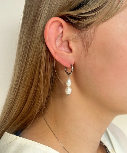 ciite' surgical stainless(シーテサージカルステンレス)の「【 金属アレルギー対応 】 スリング ツウィンパールピアス サージカルステンレス (ピアス(両耳用)・レディース・シルバー/ゴールド・FREE)」の6枚目の写真