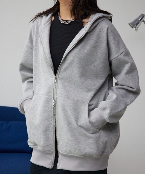 AZUL by moussy（アズールバイマウジー）の「ラメウラケビッグパーカー（パーカー・レディース・チャコールグレー/杢グレー・FREE）」の2枚目の写真
