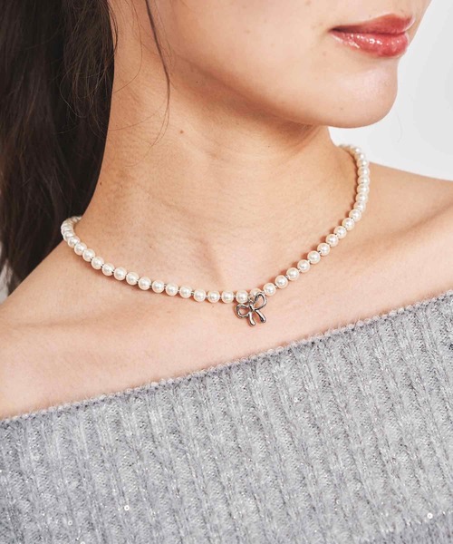 31 Sons de mode（トランテアン　ソン　ドゥ　モード）の「リボンパールネックレス（ネックレス・レディース・ゴールド/シルバー・フリー）」の3枚目の写真