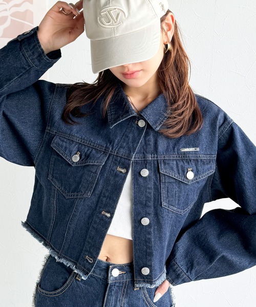 mily bilet(ミウィビレット)の「【mily bilet】オリジナルプレートが光る!綿100%フリンジデニムジャケット(ショート丈)(デニムジャケット・レディース・ワンウォッシュ/グレー/ブルー・X-LARGE/SMALL/MEDIUM/LARGE)」の3枚目の写真