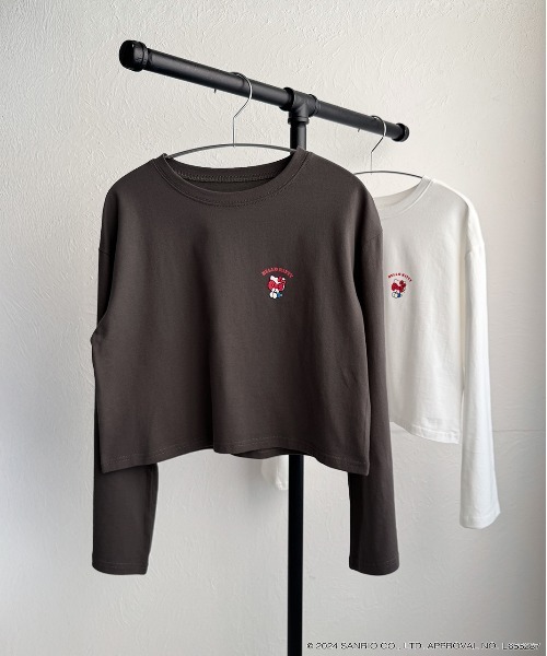 ad thie(アドティエ)の「【HELLO KITTY】 前後プリント ショート丈ロングTシャツ(Tシャツ/カットソー・レディース・オフホワイト/チャコール・FREE)」の15枚目の写真