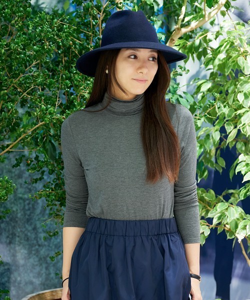 LE JUN（ルジュン）の「ベア天コラーゲン加工タートルネック（Tシャツ/カットソー・レディース・ブラック/ブラック系その他/グレー/オフホワイト・FREE）」の4枚目の写真