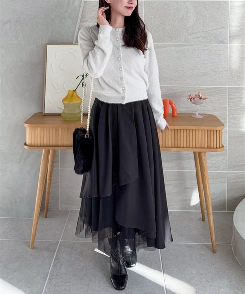 CLEAR BASIC（クリアベーシック）の「ラメフェザーパールボタンニットカーディガン[キラキラ オフィスカジュアル 着回し抜群]（カーディガン/ボレロ・レディース・ライトグレー/オフホワイト/サックスブルー/ピンク/ラベンダー・F）」の11枚目の写真