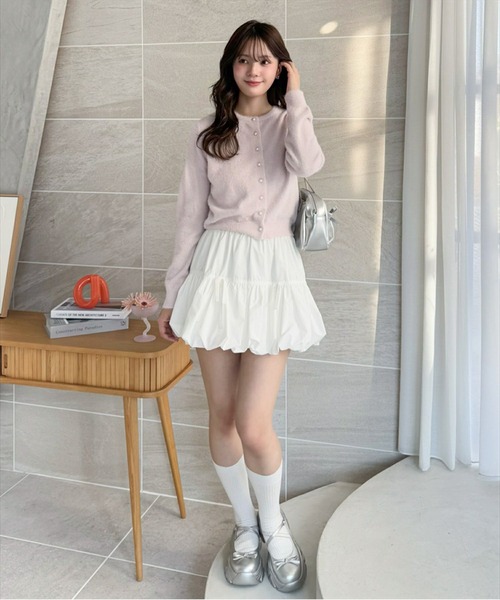 CLEAR BASIC（クリアベーシック）の「ラメフェザーパールボタンニットカーディガン[キラキラ オフィスカジュアル 着回し抜群]（カーディガン/ボレロ・レディース・ライトグレー/オフホワイト/サックスブルー/ピンク/ラベンダー・F）」の12枚目の写真