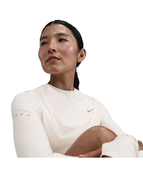 NIKE（ナイキ）の「ナイキ NIKE ナイキ  スウィフト DF UV L/S トップ（Tシャツ/カットソー・レディース・オフホワイト/ブラック・S/M/L）」の3枚目の写真