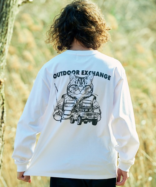 OUTDOOR EXCHANGE(アウトドアエクスチェンジ)の「【OUTDOOR EXCHANGE/アウトドアエクスチェンジ】アニマルバックプリントクルーネックロンT オーバーサイズ(Tシャツ/カットソー・メンズ・スミクロ/ホワイト・MEDIUM/LARGE)」の1枚目の写真