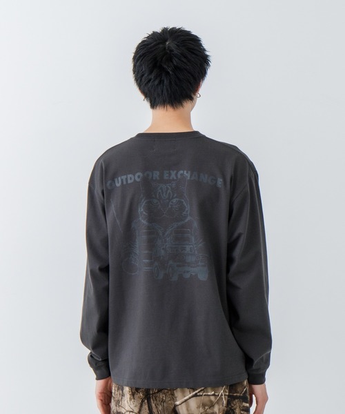 OUTDOOR EXCHANGE(アウトドアエクスチェンジ)の「【OUTDOOR EXCHANGE/アウトドアエクスチェンジ】アニマルバックプリントクルーネックロンT オーバーサイズ(Tシャツ/カットソー・メンズ・スミクロ/ホワイト・MEDIUM/LARGE)」の6枚目の写真