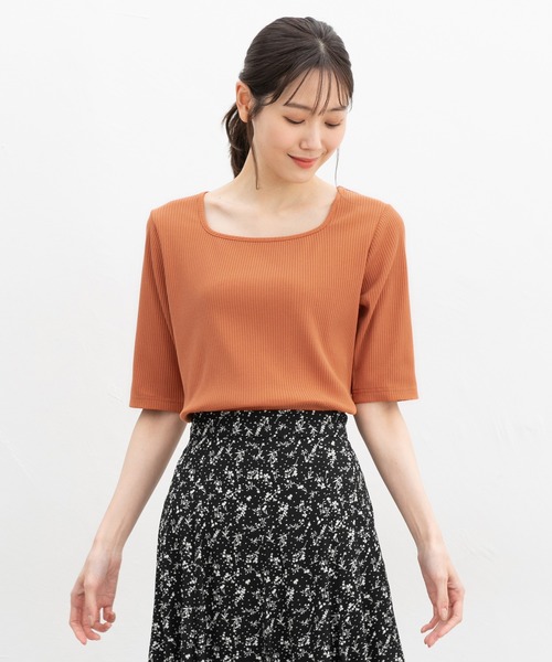 Honeys(ハニーズ)の「【ハニさら・接触冷感・UVカット】スクエアネックトップス(Tシャツ/カットソー・レディース・イエロー系その他/ホワイト×ブラック/グレイッシュベージュ/ブラック/オレンジ/ホワイト系その他/ホワイト・L/LL/M/S)」の7枚目の写真