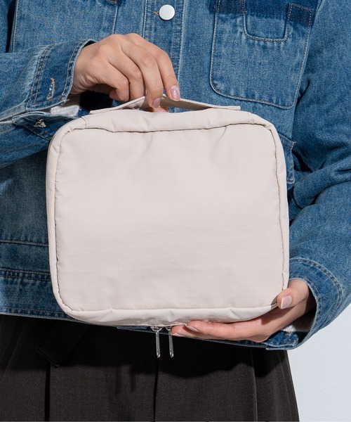 MKD.ZAKKA(エムケーディーザッカ)の「取り外して使える吊り下げトラベルポーチ(トラベルグッズ・レディース・ピンクベージュ/グレイッシュベージュ/スミクロ・FREE)」の7枚目の写真