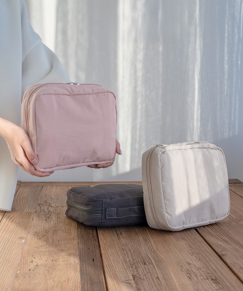 MKD.ZAKKA(エムケーディーザッカ)の「取り外して使える吊り下げトラベルポーチ(トラベルグッズ・レディース・ピンクベージュ/グレイッシュベージュ/スミクロ・FREE)」の6枚目の写真