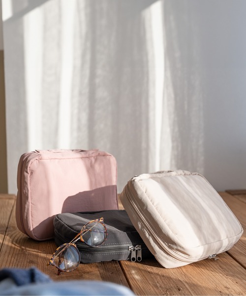 MKD.ZAKKA(エムケーディーザッカ)の「取り外して使える吊り下げトラベルポーチ(トラベルグッズ・レディース・ピンクベージュ/グレイッシュベージュ/スミクロ・FREE)」の10枚目の写真