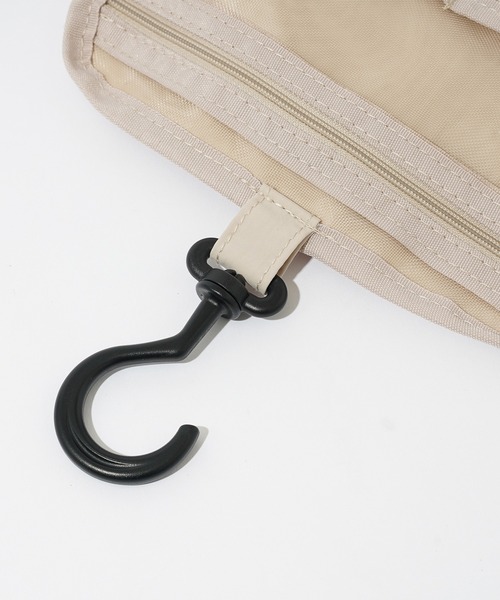 MKD.ZAKKA(エムケーディーザッカ)の「取り外して使える吊り下げトラベルポーチ(トラベルグッズ・レディース・ピンクベージュ/グレイッシュベージュ/スミクロ・FREE)」の13枚目の写真