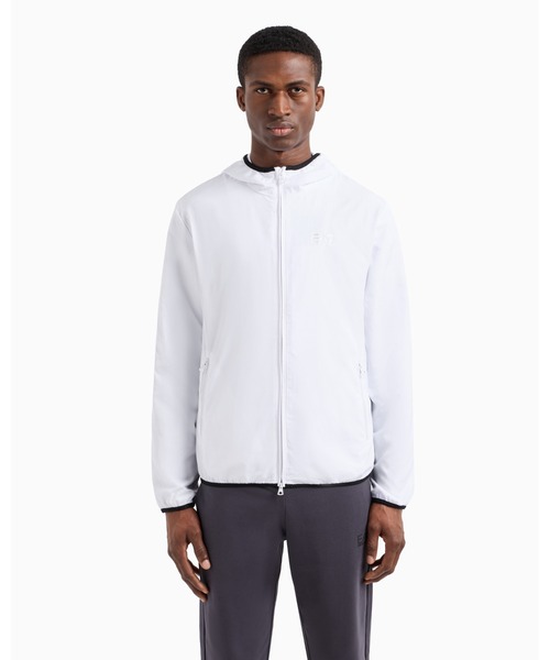 EMPORIO ARMANI EA7(エンポリオアルマーニイーエーセブン)の「【エンポリオ アルマーニ EA7】Core Identity フード付き ボンバージャケット リサイクル素材(ブルゾン・メンズ・ライトベージュ/ホワイト・LARGE/MEDIUM/SMALL/X-LARGE/XX-LARGE)」の5枚目の写真