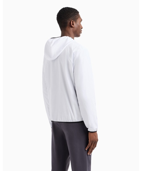 EMPORIO ARMANI EA7(エンポリオアルマーニイーエーセブン)の「【エンポリオ アルマーニ EA7】Core Identity フード付き ボンバージャケット リサイクル素材(ブルゾン・メンズ・ライトベージュ/ホワイト・LARGE/MEDIUM/SMALL/X-LARGE/XX-LARGE)」の6枚目の写真