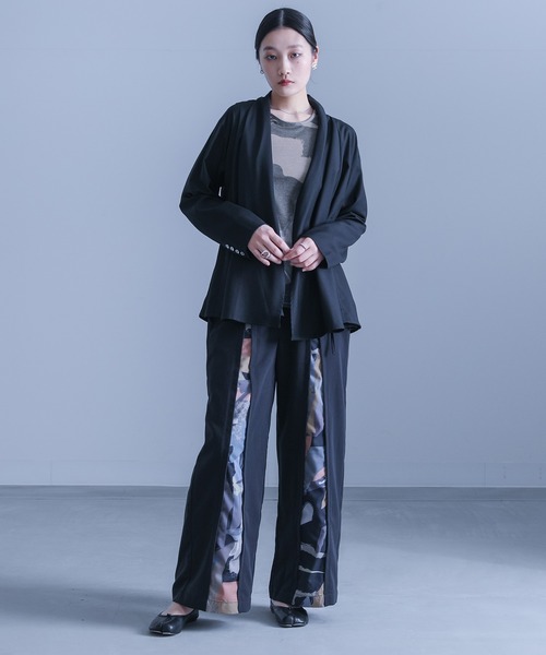 kOhAKU(コハク)の「アート柄カットソー(Tシャツ/カットソー・レディース・チャコール/グレー・2/1)」の11枚目の写真