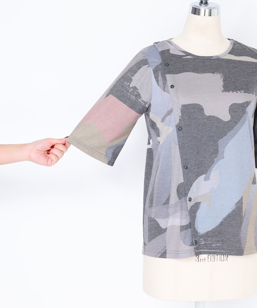 kOhAKU(コハク)の「アート柄カットソー(Tシャツ/カットソー・レディース・チャコール/グレー・2/1)」の12枚目の写真