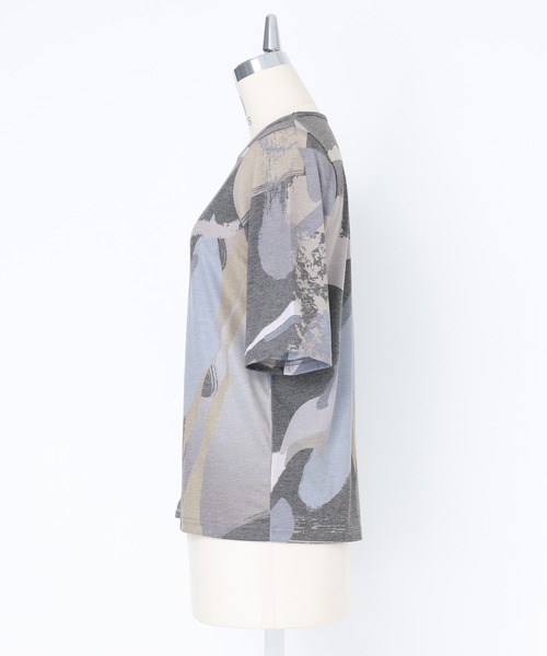 kOhAKU(コハク)の「アート柄カットソー(Tシャツ/カットソー・レディース・チャコール/グレー・2/1)」の14枚目の写真