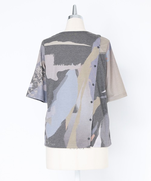 kOhAKU(コハク)の「アート柄カットソー(Tシャツ/カットソー・レディース・チャコール/グレー・2/1)」の16枚目の写真