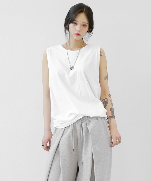 minsobi（ミンソビ）の「デイリー無地タンクトップ　ベーシック ワイド ノースリーブトップス（タンクトップ・メンズ・ブラック/チャコール/アイボリー・FREE）」の2枚目の写真