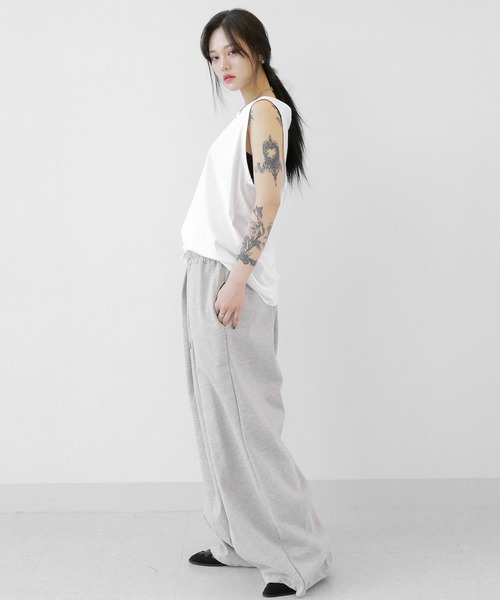 minsobi（ミンソビ）の「デイリー無地タンクトップ　ベーシック ワイド ノースリーブトップス（タンクトップ・メンズ・ブラック/チャコール/アイボリー・FREE）」の21枚目の写真