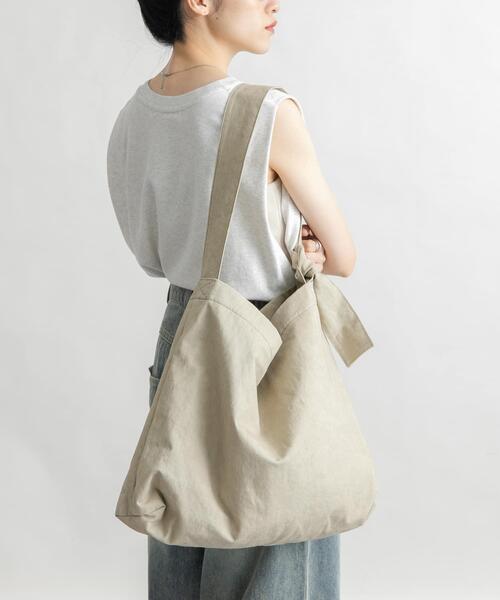 KBF(ケイビーエフ)の「キャンバスデザインBAG(ショルダーバッグ・レディース・グレー系その他/ベージュ・ONE)」の3枚目の写真