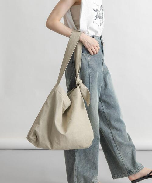 KBF(ケイビーエフ)の「キャンバスデザインBAG(ショルダーバッグ・レディース・グレー系その他/ベージュ・ONE)」の4枚目の写真