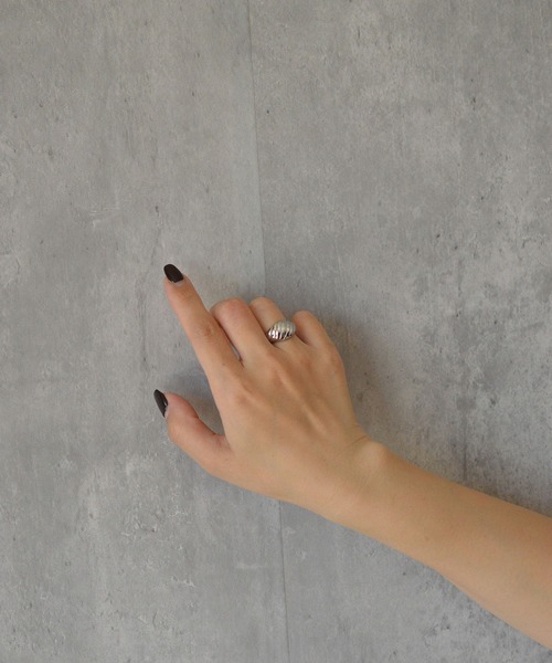 BROTHERHOOD(ブラザーフッド)の「【earyear】Petite Croissant design peti Volume Ring(リング・レディース・ゴールド/シルバー・MEDIUM/SMALL/LARGE)」の8枚目の写真