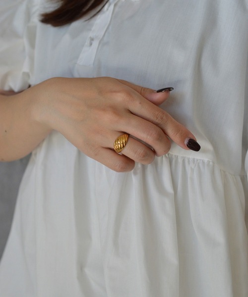 BROTHERHOOD(ブラザーフッド)の「【earyear】Petite Croissant design peti Volume Ring(リング・レディース・ゴールド/シルバー・MEDIUM/SMALL/LARGE)」の5枚目の写真