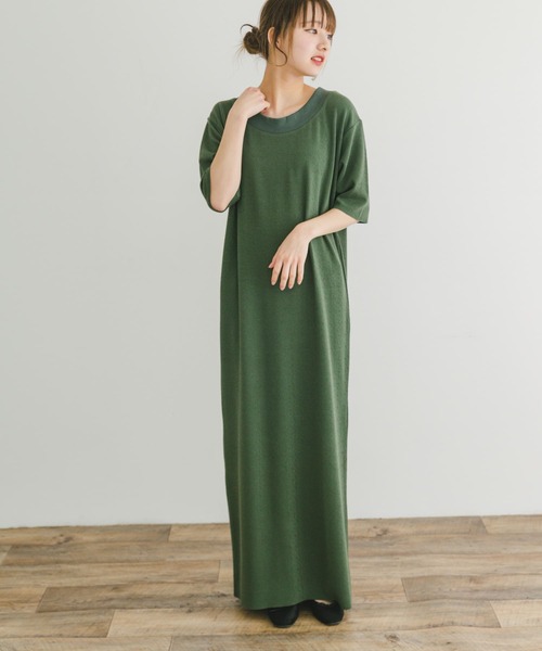 ITEMS URBANRESEARCH（アイテムズ アーバンリサーチ）の「セルフカットTシャツワンピース（ワンピース・レディース・ブラウン/グリーン/ホワイト系その他・FREE）」の3枚目の写真