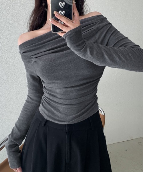 kirakiraShop(キラキラショップ)の「オフショルダー サイドギャザー カットソー(Tシャツ/カットソー・レディース・ホワイト/ブラウン/ブラック/ワイン/グレー・FREE)」の17枚目の写真