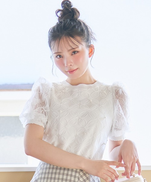 REDYAZEL（レディアゼル）の「フラワーチュールドッキングニットトップス（ニット/セーター・レディース・ブラック/オフホワイト/ピンク・FREE）」の2枚目の写真