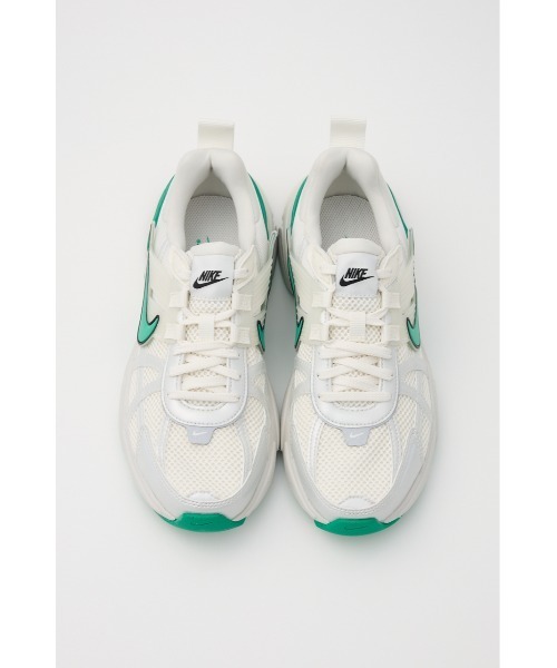 NIKE(ナイキ)の「V2K ラン(スニーカー・レディース・アイボリー/ピンク・23.5cm/23cm/25cm/24.5cm/24cm)」の3枚目の写真