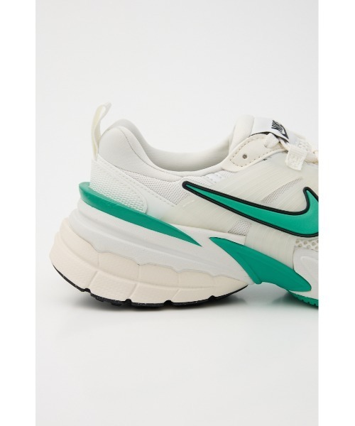 NIKE(ナイキ)の「V2K ラン(スニーカー・レディース・アイボリー/ピンク・23.5cm/23cm/25cm/24.5cm/24cm)」の5枚目の写真