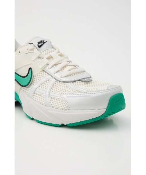 NIKE(ナイキ)の「V2K ラン(スニーカー・レディース・アイボリー/ピンク・23.5cm/23cm/25cm/24.5cm/24cm)」の7枚目の写真