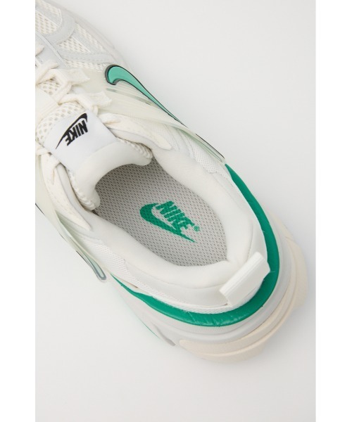 NIKE(ナイキ)の「V2K ラン(スニーカー・レディース・アイボリー/ピンク・23.5cm/23cm/25cm/24.5cm/24cm)」の10枚目の写真