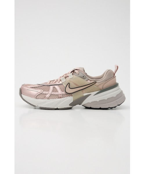 NIKE(ナイキ)の「V2K ラン(スニーカー・レディース・アイボリー/ピンク・23.5cm/23cm/25cm/24.5cm/24cm)」の12枚目の写真