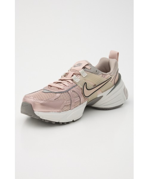 NIKE(ナイキ)の「V2K ラン(スニーカー・レディース・アイボリー/ピンク・23.5cm/23cm/25cm/24.5cm/24cm)」の18枚目の写真
