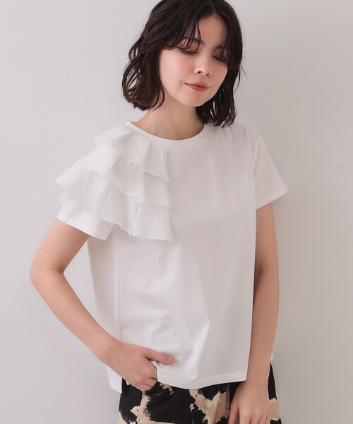 OPAQUE.CLIP（オペークドットクリップ）の「ショルダーフリルドッキングカットソー【UV/接触冷感/洗濯機洗い可】（Tシャツ/カットソー・レディース・ブラウン系/ブラック/ホワイト・42/36/38/40）」の4枚目の写真