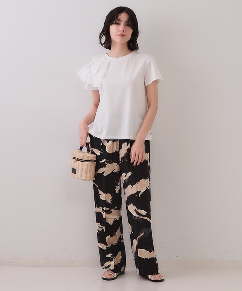 OPAQUE.CLIP（オペークドットクリップ）の「ショルダーフリルドッキングカットソー【UV/接触冷感/洗濯機洗い可】（Tシャツ/カットソー・レディース・ブラウン系/ブラック/ホワイト・42/36/38/40）」の5枚目の写真