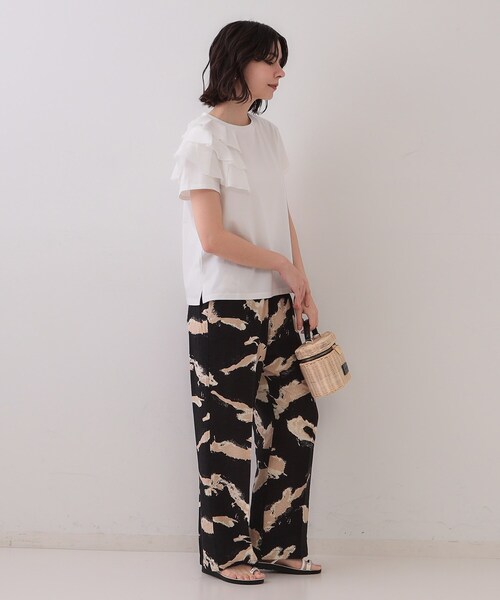 OPAQUE.CLIP（オペークドットクリップ）の「ショルダーフリルドッキングカットソー【UV/接触冷感/洗濯機洗い可】（Tシャツ/カットソー・レディース・ブラウン系/ブラック/ホワイト・42/36/38/40）」の6枚目の写真