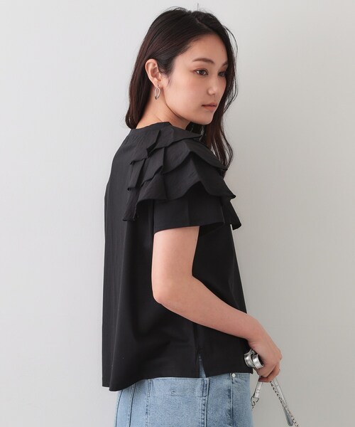 OPAQUE.CLIP（オペークドットクリップ）の「ショルダーフリルドッキングカットソー【UV/接触冷感/洗濯機洗い可】（Tシャツ/カットソー・レディース・ブラウン系/ブラック/ホワイト・42/36/38/40）」の8枚目の写真