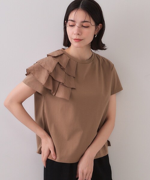 OPAQUE.CLIP（オペークドットクリップ）の「ショルダーフリルドッキングカットソー【UV/接触冷感/洗濯機洗い可】（Tシャツ/カットソー・レディース・ブラウン系/ブラック/ホワイト・42/36/38/40）」の12枚目の写真