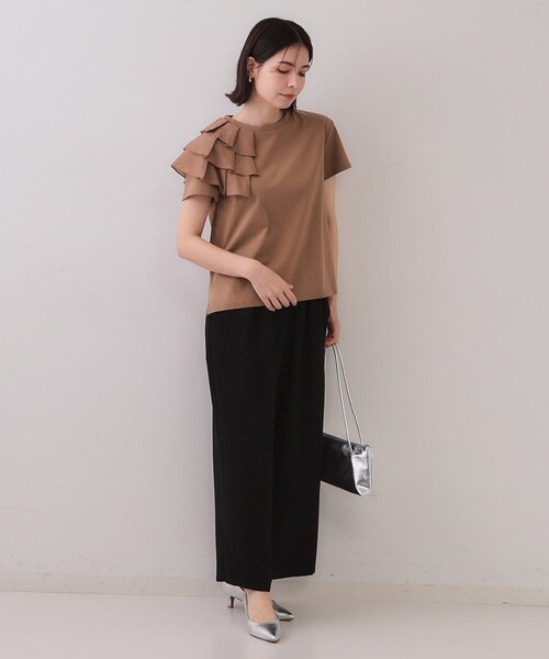 OPAQUE.CLIP（オペークドットクリップ）の「ショルダーフリルドッキングカットソー【UV/接触冷感/洗濯機洗い可】（Tシャツ/カットソー・レディース・ブラウン系/ブラック/ホワイト・42/36/38/40）」の13枚目の写真