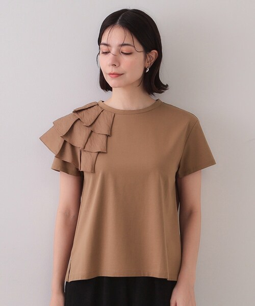 OPAQUE.CLIP（オペークドットクリップ）の「ショルダーフリルドッキングカットソー【UV/接触冷感/洗濯機洗い可】（Tシャツ/カットソー・レディース・ブラウン系/ブラック/ホワイト・42/36/38/40）」の16枚目の写真