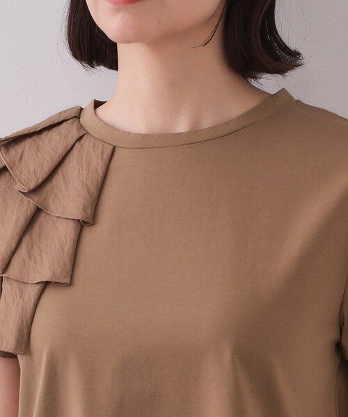 OPAQUE.CLIP（オペークドットクリップ）の「ショルダーフリルドッキングカットソー【UV/接触冷感/洗濯機洗い可】（Tシャツ/カットソー・レディース・ブラウン系/ブラック/ホワイト・42/36/38/40）」の19枚目の写真