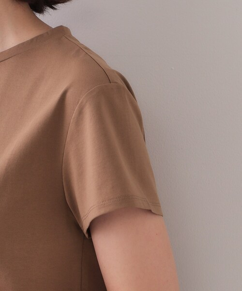 OPAQUE.CLIP（オペークドットクリップ）の「ショルダーフリルドッキングカットソー【UV/接触冷感/洗濯機洗い可】（Tシャツ/カットソー・レディース・ブラウン系/ブラック/ホワイト・42/36/38/40）」の21枚目の写真