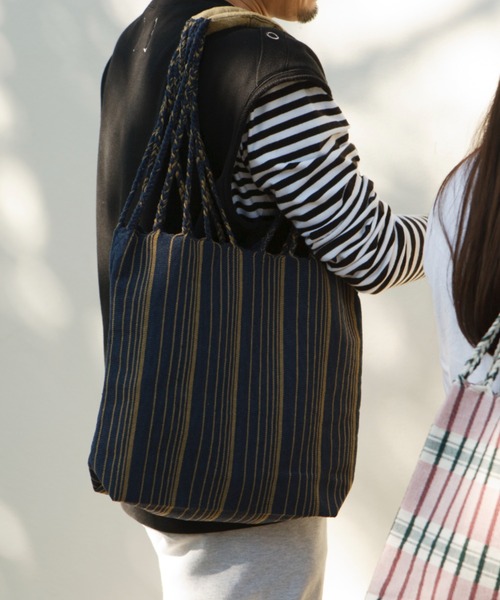DULTON（ダルトン）の「HAMMOCK TOTE S /ハンモック トートバッグ（トートバッグ・レディース・グリーン×オレンジ/ネイビー系/ブルー系/イエロー系/ピンク系/レッド系・S）」の3枚目の写真