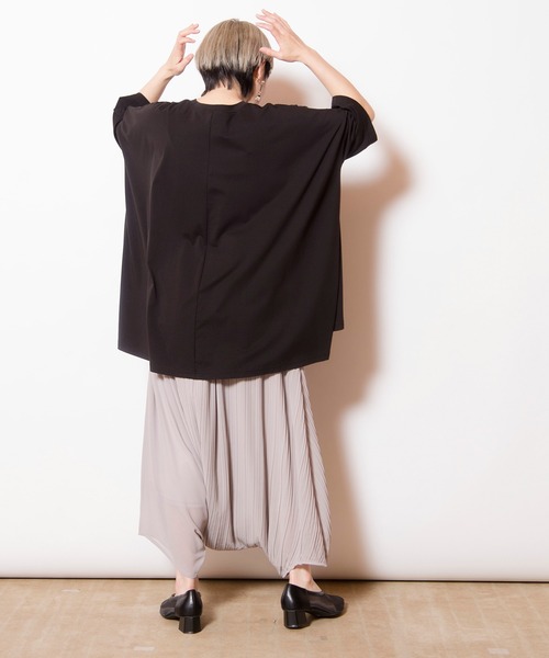 OSMOSIS（オズモーシス）の「バックフレアーTシャツ（Tシャツ/カットソー・レディース・ブラック/ホワイト/ブルー・ONE SIZE）」の21枚目の写真