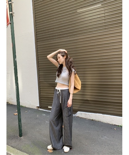 SALTMINT（ソルトミント）の「《韓国ファッション》細見ストレート涼感ピンストライプパンツ（スラックス・レディース・グレー/ブルー・S/M）」の4枚目の写真