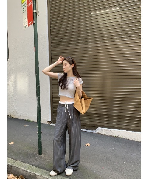 SALTMINT（ソルトミント）の「《韓国ファッション》細見ストレート涼感ピンストライプパンツ（スラックス・レディース・グレー/ブルー・S/M）」の18枚目の写真